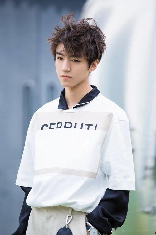 爱豆爆料王俊凯视频下载,爱豆爆料背后的精彩瞬间